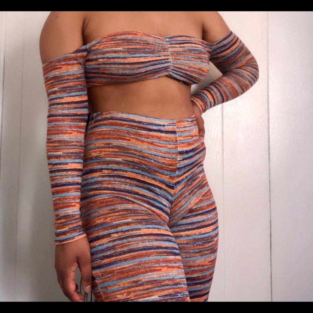 TWO PIECE  KNIT SET MULTICOLORED.